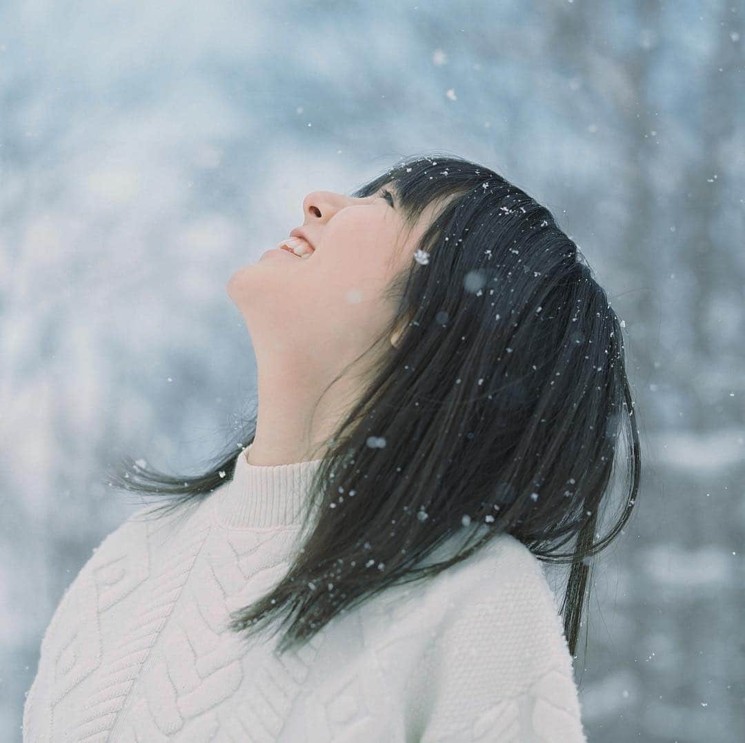 濱田英明のインスタグラム：「@erika_karata, 2019 #pentax67 #ataleofwinter_冬物語」