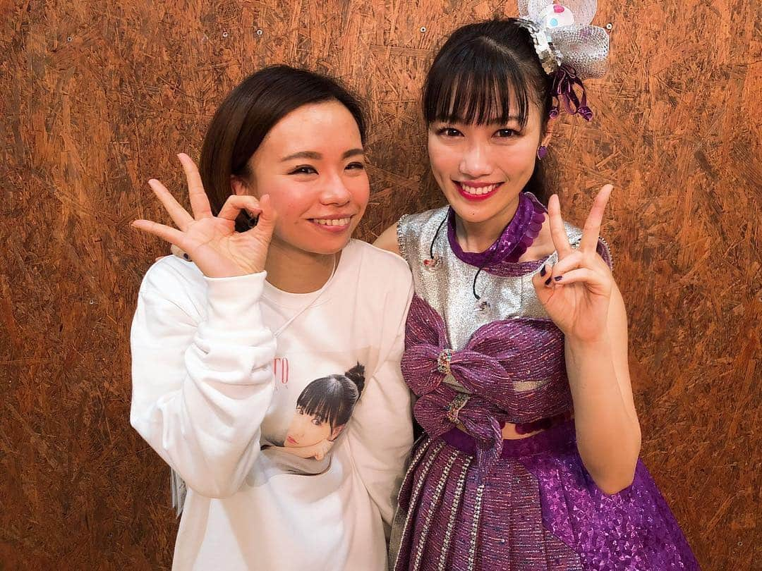 高城れにさんのインスタグラム写真 - (高城れにInstagram)「まるごとれにちゃん2019 Day2無事終了いたしました！ 本当に本当に本当にありがとう😊💜 あー絶対今日寝れないよってくらい幸せ！ そんでやっぱりみんなが本当に大好き！愛おしい！  まるごとれにちゃんダンサー、まるごとれにちゃんバンド、スタッフさん、湯本第一小学校合唱部、吹奏楽部のみんな、そしてモノノフさん。 あったかすぎます😢 私のやりたいこと全部叶えてくれて、一緒に最高のステージ作ってくれて支えてくれて…。 たくさんのありがとうの思いを詰め込んだライブ。 みんなの愛情がたくさん詰まってたライブ。  感謝を言っても言い切れないよ😢💜 ニコ生を見ていてくれた方もありがとう😊 まるごとれにちゃん楽しんでいただけたでしょうか？ 沢山の人に届いていたらいいなぁ。 もちろんみんなの想いもしっかりと受け取ってるよ。。 1つずつ、しっかりとこの胸で受け止めているよ。 伝わってます。  もう一度言わせて！ 本当にみんなは私の大切な宝物。 そして毎年のソロコンも私にとって宝物。  これからももっと宝物を増やしていきたい。 みんなの笑った顔、泣いた顔、歌ってる顔、踊ってる顔、大きな声で応援してくれてる顔。 沢山沢山みたいな😊  関わった全ての皆様。 みーんなで作ったステージ。 本当に本当にありがとうございました！！！！ これからも沢山笑っていこ！ まるごとれにちゃん2020もお楽しみに！ #まるごとれにちゃん2019 #いわき芸術文化交流館アリオス #まるごとれにちゃんバンド #まるごとれにちゃんダンサー #湯本第一小学校 #ありがとう #大好き」3月10日 0時13分 - takagireni_official