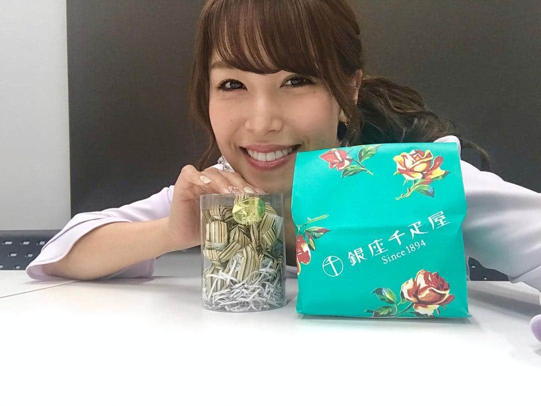 鷲見玲奈さんのインスタグラム写真 - (鷲見玲奈Instagram)「. ちょっと早めのホワイトデー、頂きました💓 うれしいいい！！🥰 . . #ホワイトデー #whiteday #甘党 #甘いもの大好き #しあわせ」3月10日 0時40分 - sumi__reina