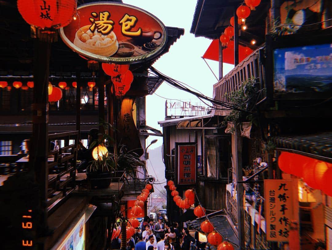 伊藤沙織さんのインスタグラム写真 - (伊藤沙織Instagram)「📍九份,台湾,Taiwan ご存知、千と千尋の神隠しのルーツと言われている九份🏮ただただ激混み笑 . #台湾旅行」3月10日 11時10分 - saori__ito