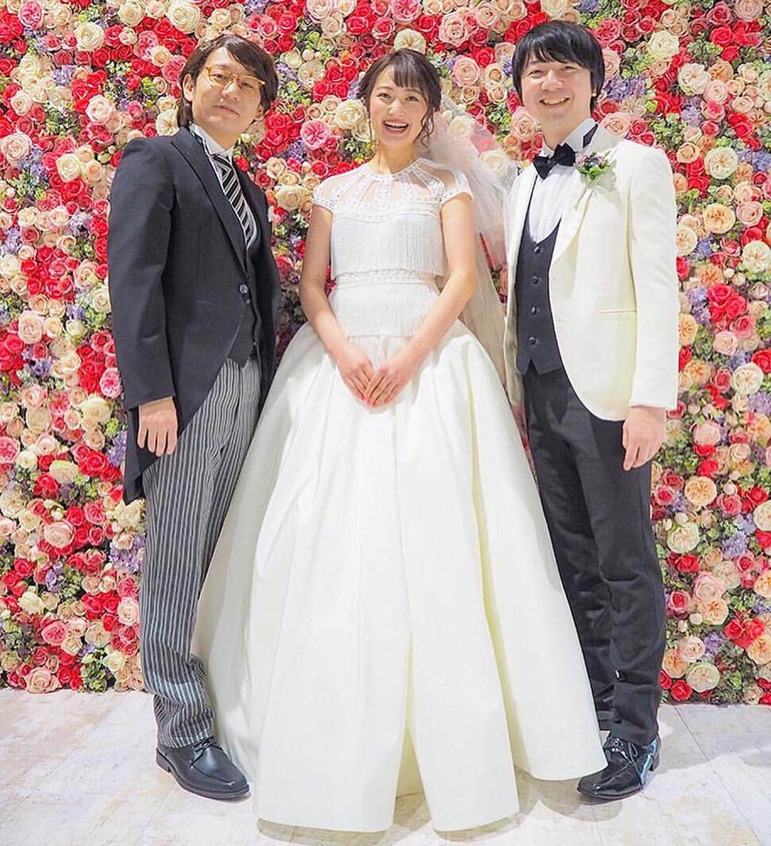西口真央のインスタグラム：「【Dearボス 今日12時33分〜】 今回はブライダル業を手掛ける 京都嵯峨野のボスに密着してきました💍✨ 時代を先読みするボス。 セレブ御用達のウェディングドレスを試着させていただき こみパパ👴としゅうじさん👱‍♂️と前撮りをするけれど、、、！？ みなさん是非ご覧ください🌟 .  こみパパ、似合ってますね💇‍♂️ . 本当に可愛くて、オシャレな刺繍・ビーズの飾りのあるドレス/// 京都嵯峨野さん、ありがとうございました！ #dearボス @htvsenden」