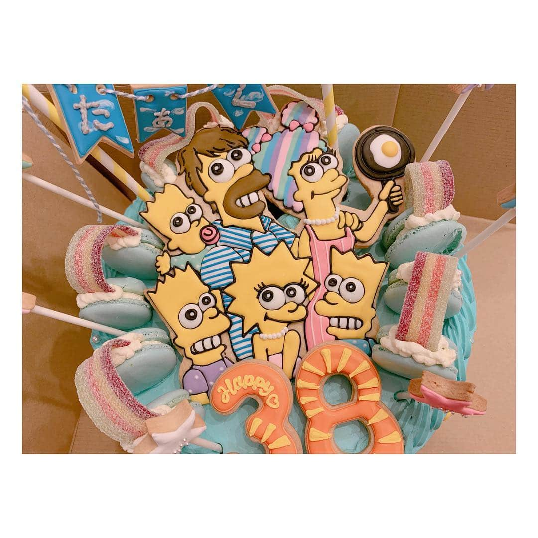 辻希美さんのインスタグラム写真 - (辻希美Instagram)「birthdayケーキは @ai_okada_ さんに我が家をイメージして作ってもらったシンプソンズケーキ(灬˘╰╯˘灬)♥｡･ﾟ  #3月10日 #たぁくん #38歳 #happybirthday  #おめでとう #昨夜は友達が我が家に来てみんなでお祝い #サプライズ #可愛いケーキでお祝い #シンプソンズ #シンプソンズケーキ」3月10日 11時46分 - tsujinozomi_official