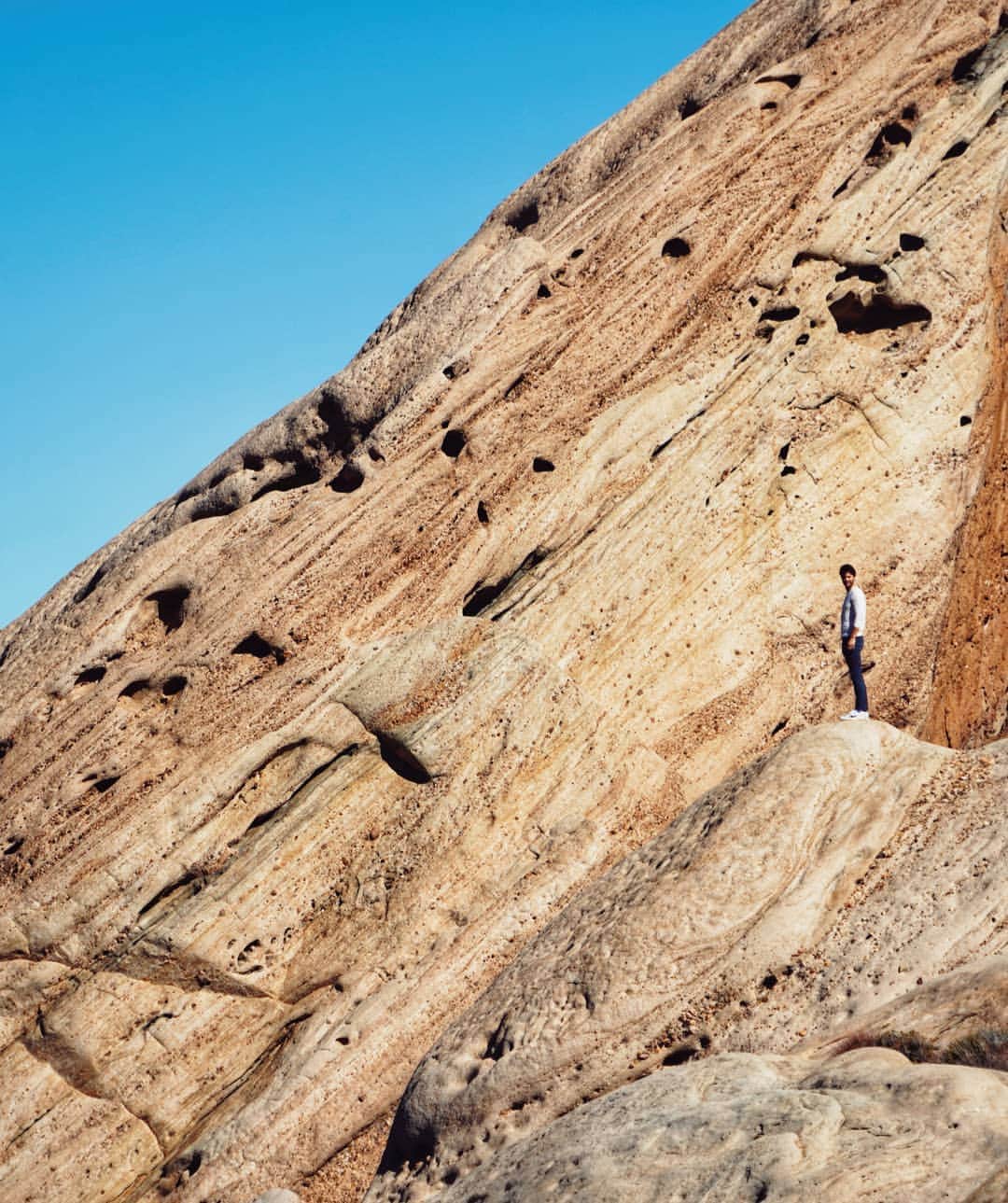 のインスタグラム：「Bunch of rocks.」