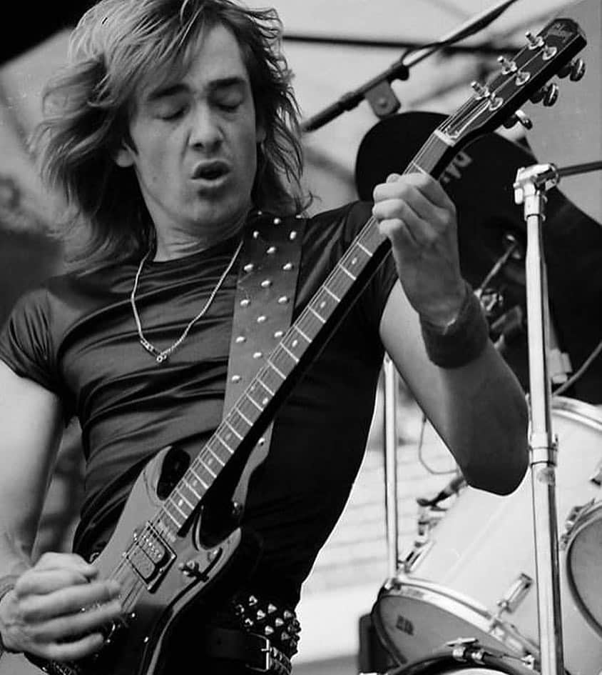 エイドリアン・スミスのインスタグラム：「Young guitarist #repost #adriansmith #ironmaiden @anais.fuentxs」