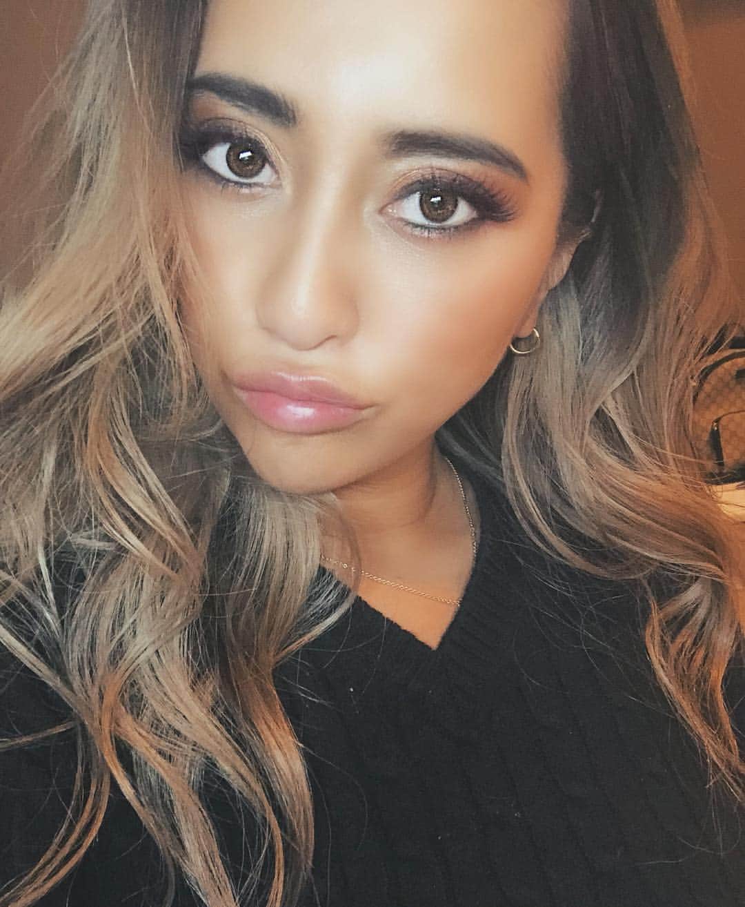 のインスタグラム：「おはぬ♡ こないだ久々裸眼で撮影したの🌹 ギャルはカラコン必要だけど、アイライン囲みメイクしてる時はカラコンなしが好きだったりする☺︎‼︎ って朝からくだらない話w #GM #mymakeup」
