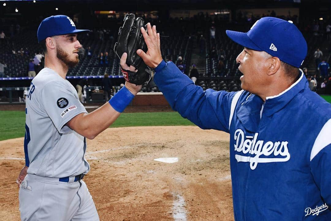 Los Angeles Dodgersさんのインスタグラム写真 - (Los Angeles DodgersInstagram)「#DodgersSweep!  Swipe ⬅️ for the victory formation.」4月8日 13時39分 - dodgers