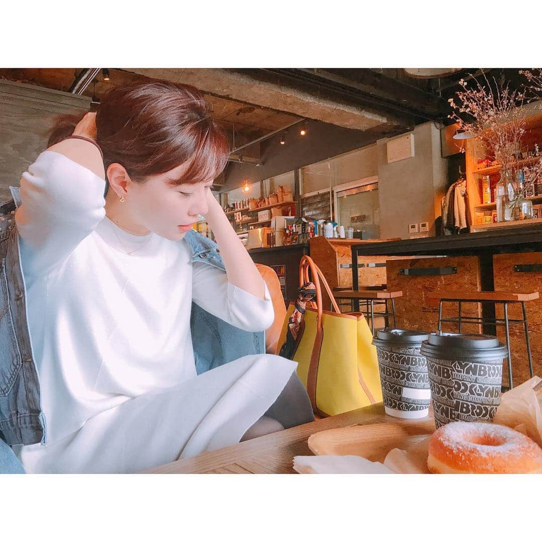 吉竹史さんのインスタグラム写真 - (吉竹史Instagram)「ご飯食べるときは、気合い入れるから、髪を結ぶ。笑  サキさんから貰ったゴムが魔法みたいに跡形がつかなくて、重宝してます。サキさんて。。。ほんとなんでも知ってる  #ブルックリンロースティングカンパニー北浜  #朝食」4月8日 13時41分 - fumi_yoshitake
