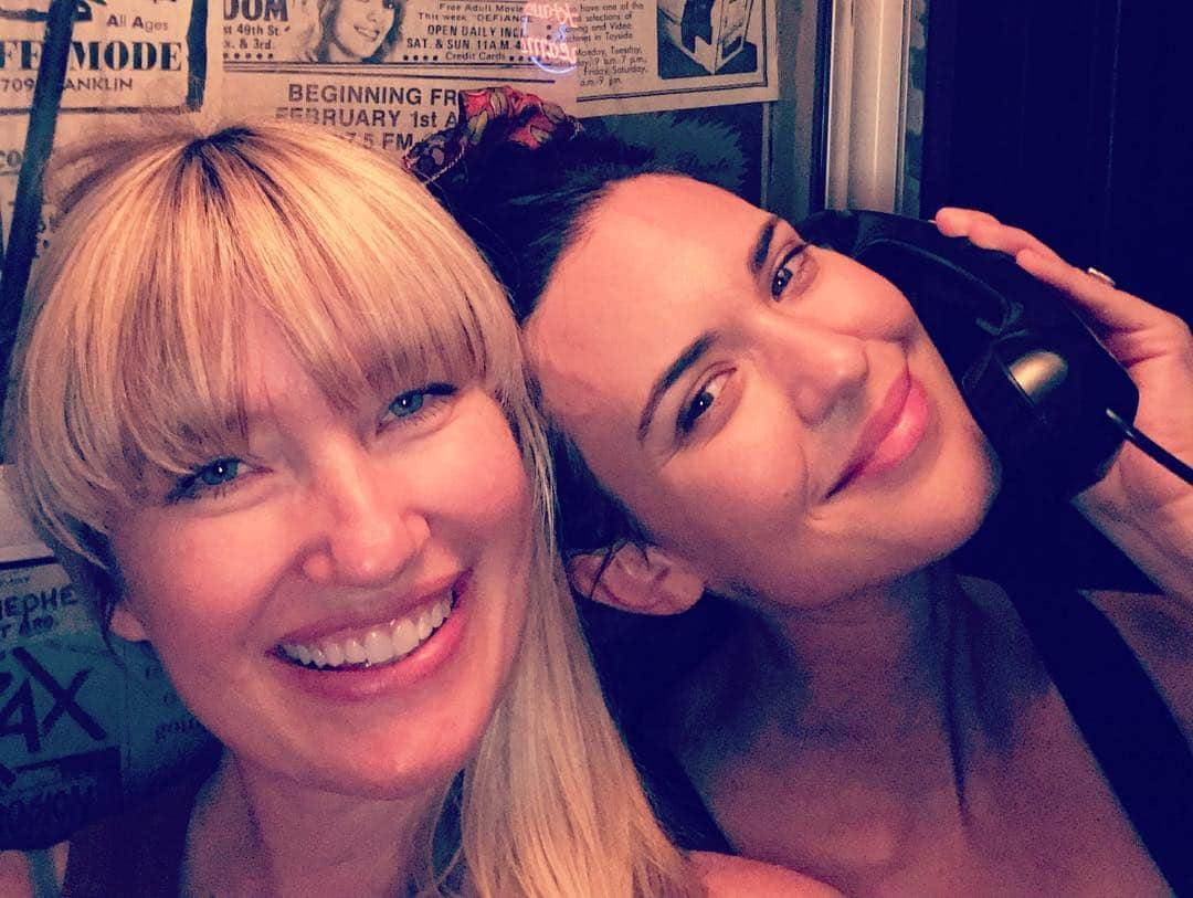 オデット・アナブルさんのインスタグラム写真 - (オデット・アナブルInstagram)「What a night celebrating you @heyjengeorge 📞 👯‍♀️ 🎶」4月8日 13時58分 - odetteannable