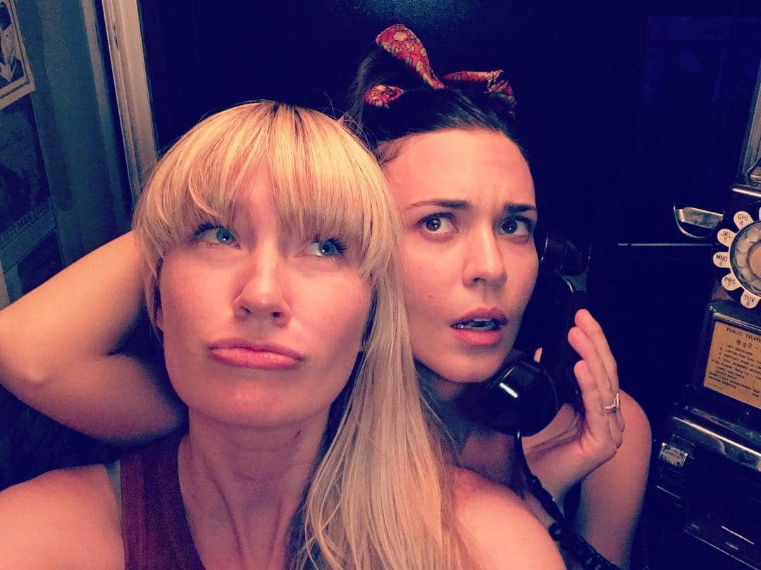 オデット・アナブルさんのインスタグラム写真 - (オデット・アナブルInstagram)「What a night celebrating you @heyjengeorge 📞 👯‍♀️ 🎶」4月8日 13時58分 - odetteannable