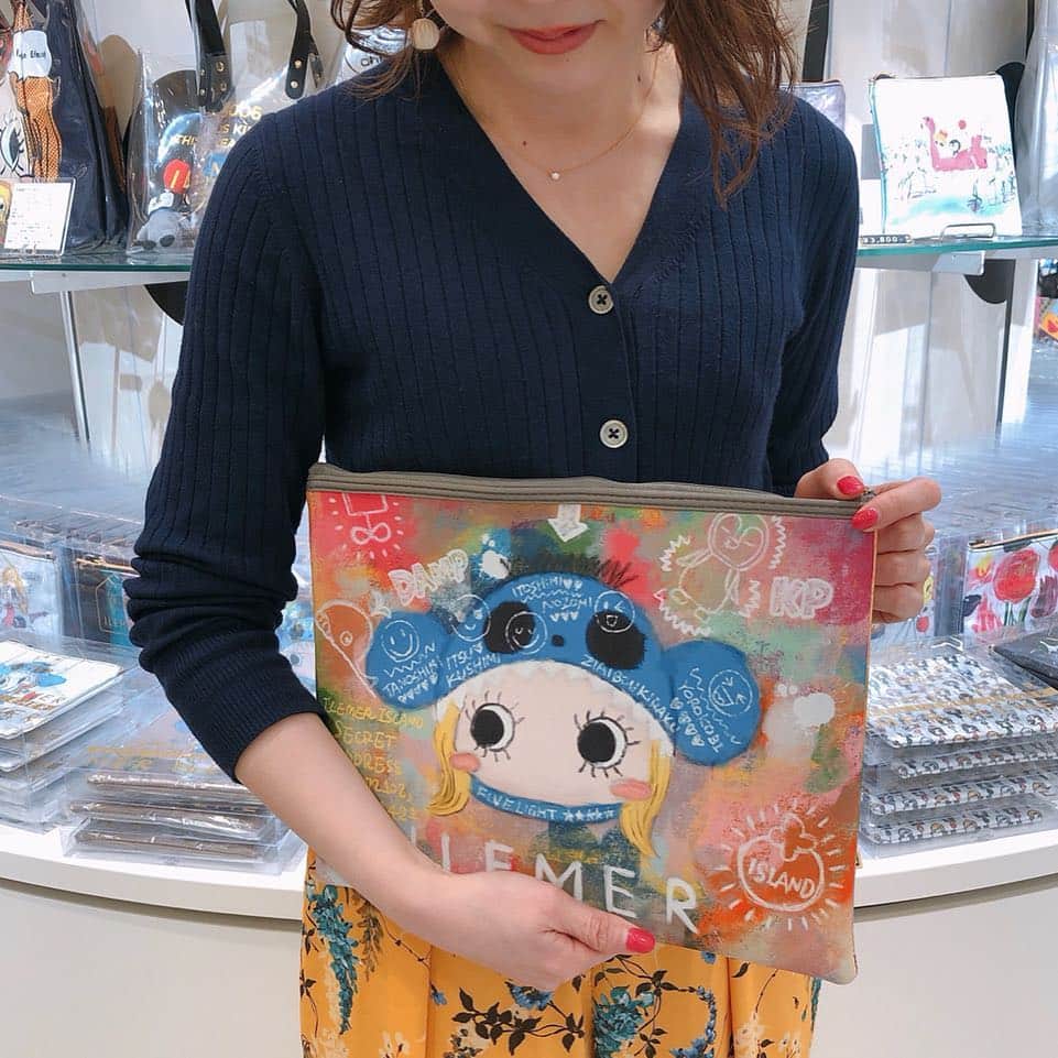ILEMERさんのインスタグラム写真 - (ILEMERInstagram)「マルチに使えるクラッチポーチ✨ バッグinバッグや旅行用にも◎ ・ ・ #イルメール #ilemer #イーマリーちゃん #キャラクター #着ぐるみアート #クラッチポーチ #ポーチ  #ウエットスーツ素材 #FUKAFUKA #万能アイテム #ファンタジー #アタオランド #atao #神戸 #神戸国際会館sol  #コーディネート ・ ・ 【FUKAFUKA/クラッチポーチ ￥4800＋税  全8種】」4月8日 14時05分 - ilemer_official