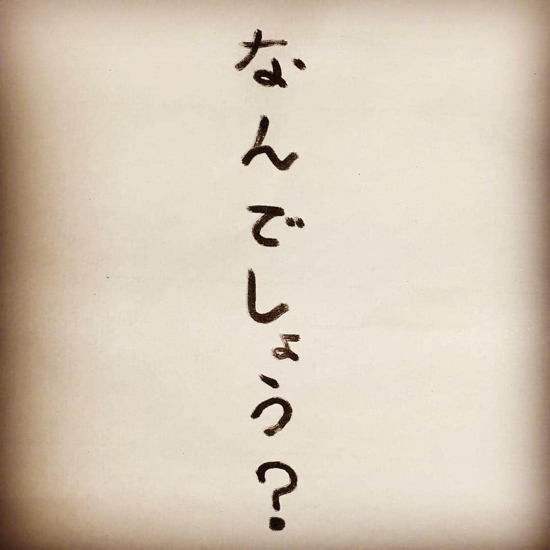 浅井優さんのインスタグラム写真 - (浅井優Instagram)「あさい目線。。。 １枚目の写真はあさいが見ている光景です  なにか分かりますか？  正解は ↓ ↓ ↓ ↓ ↓ ↓ ↓ ↓ ↓ ↓ ↓ ↓ ↓ ↓ 『屋根付きバイク（雨の日）』でした。 #ワイパーが水を切っている #ところが下過ぎて、 #かなり体を低くしないと #ちゃんとした景色は見えない #もっと上の方までワイパーを！！ #最後の写真 #我ながら可哀想 #進撃の巨人 #に出てるキャラが #室内で巨大化する途中状態 #わかる人にはわかると思う↑ #あさい目線 #約2メートルの目線 #本当は１９３㎝の目線 #アサインスタワー #193目線 #一休さん目線 #別世界へようこそ #高いところからすみません  #バケモン先生 #大谷翔平 選手と #同じ身長 #大谷目線」4月8日 14時08分 - bakemon_sensei