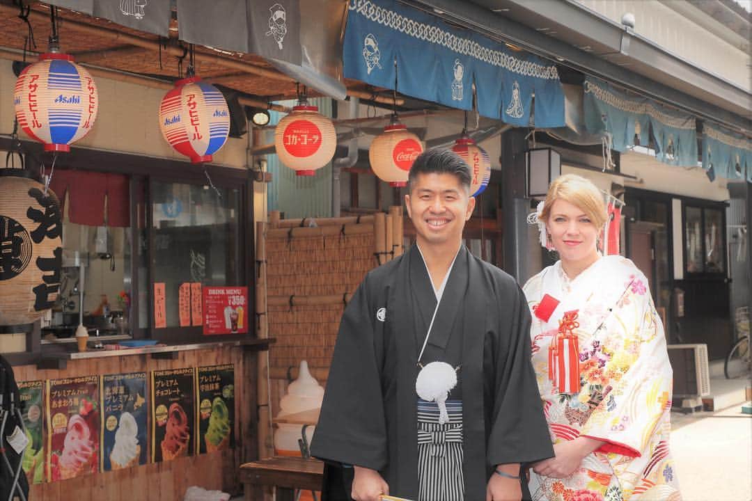 晴レの日｜HARENOHIのインスタグラム：「〜〜本格和装撮影が49,800円から！！〜〜﻿ ﻿ 浅草の魅力を存分に味わえる撮影体験☆﻿ 最高級の和装で他とは違うワンランク上の贅沢☆﻿ メイクもセアセットもHARENOHIにお任せ☆﻿ 和装小物貸出無限大！あなたのわがまま叶えます☆﻿ ﻿ お問い合わせはこちら↓﻿ https://www.photorait.net/studio/201430﻿ ﻿ お電話でもご予約承ります↓﻿ 03-6721-5547﻿ ﻿ ・﻿ ・﻿ ・﻿ ﻿ 粋な街「浅草」は商店街も どこか懐かしいノスタルジックな雰囲気 ﻿ #HARENOHI #晴レの日 #浅草 #asakusa #浅草寺 #sensoji #雷門 #kaminarimon #西参道商店街 #人力車 #jinrikisha #スカイツリー #skytree #結婚式 #wedding #和婚 #前撮り #和装 #和服 #色打掛 #紋付 #カップル #夫婦 #couple #instagood #photooftheday #love #l4l #followｍe」