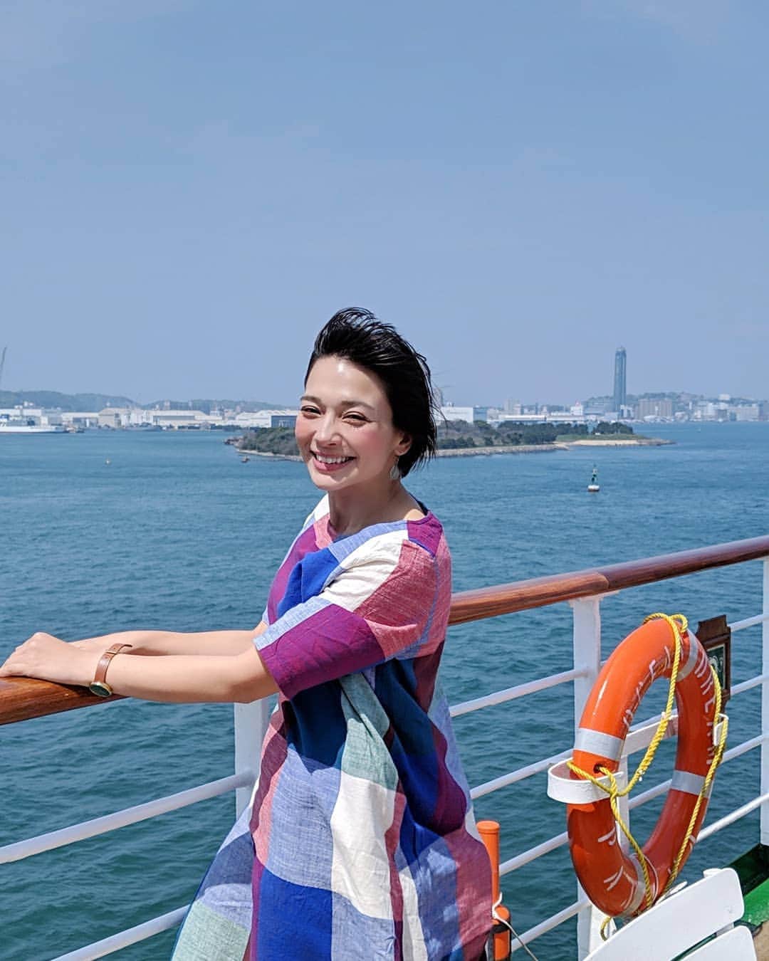 芳美リンさんのインスタグラム写真 - (芳美リンInstagram)「旅の目的は人それぞれ✨  山口県と福岡県を繋ぐ、 #関門海峡  この橋の下を通るのが夢で、今回の #ピースボート の船旅に参加したという方がいました。  私は、単純に橋の下を通ったのが楽しくてテンションあがりましたが★  この橋が一番の夢と言うのが新鮮で、 旅の楽しみや目的は人それぞれだなあと再認識。  3枚目は#巌流島　をバックに。 カレー食べようとしていたら、巌流島のアナウンスが流れて急いでデッキに走りました！笑  ここで武蔵と小次郎が決闘したと思うと、なんだかロマンを感じます!  今年の目標、日本の都道府県制覇の一つ、山口県を通過したのが嬉しかったです☺次は上陸するぞ♥  引き続きのお願い🙏  #スイスデリスアンバサダーファイナリスト いいね投票、よろしくお願いいたします♥  公式アカウント　 @swissdelice_jp  にある、私の写真に “いいね”をお願いいたします☺  Please press like to my Pic at  @swissdelice_jp  So l can be a Swissdelice ambassador. I would like to learn and share Swiss culture through Outdoor☺  #ピースボート  #peaceboat #pbgramer #第三期船上インスタグラマー @peaceboat.cruise #旅したくなるフォト#旅行 #travelstagram #旅人 #lynn_trip #旅 #travelme #travel #trip #traveler #トラベラー  #旅好きな人と繋がりたい#海好きな人と繋がりたい #山口#下関 #カモフラかくれんぼ #プチバトー #petitbateau」4月8日 14時10分 - lynn.lynn5