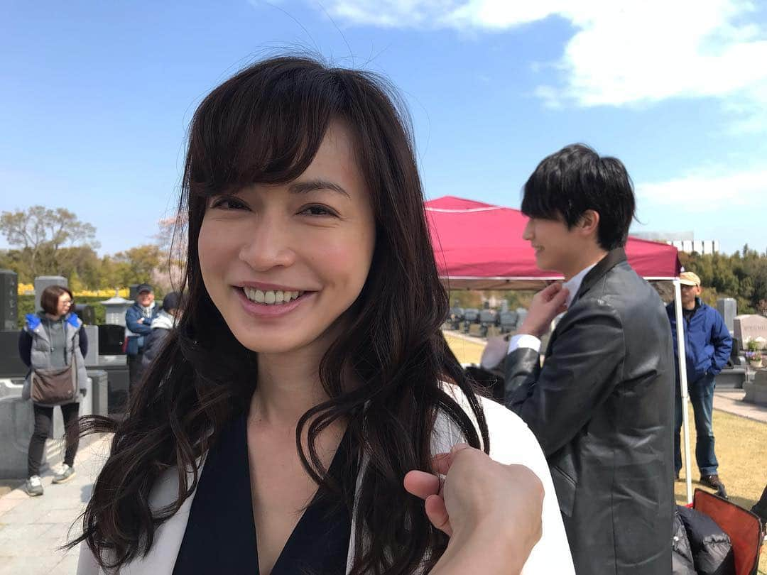 長谷川京子さんのインスタグラム写真 - (長谷川京子Instagram)「撮影中です。 後ろにいるのは......🙋‍♂️ #ミストレス#nhk#ドラマ10  #杉野遥亮 くん」4月8日 14時16分 - kyoko.hasegawa.722