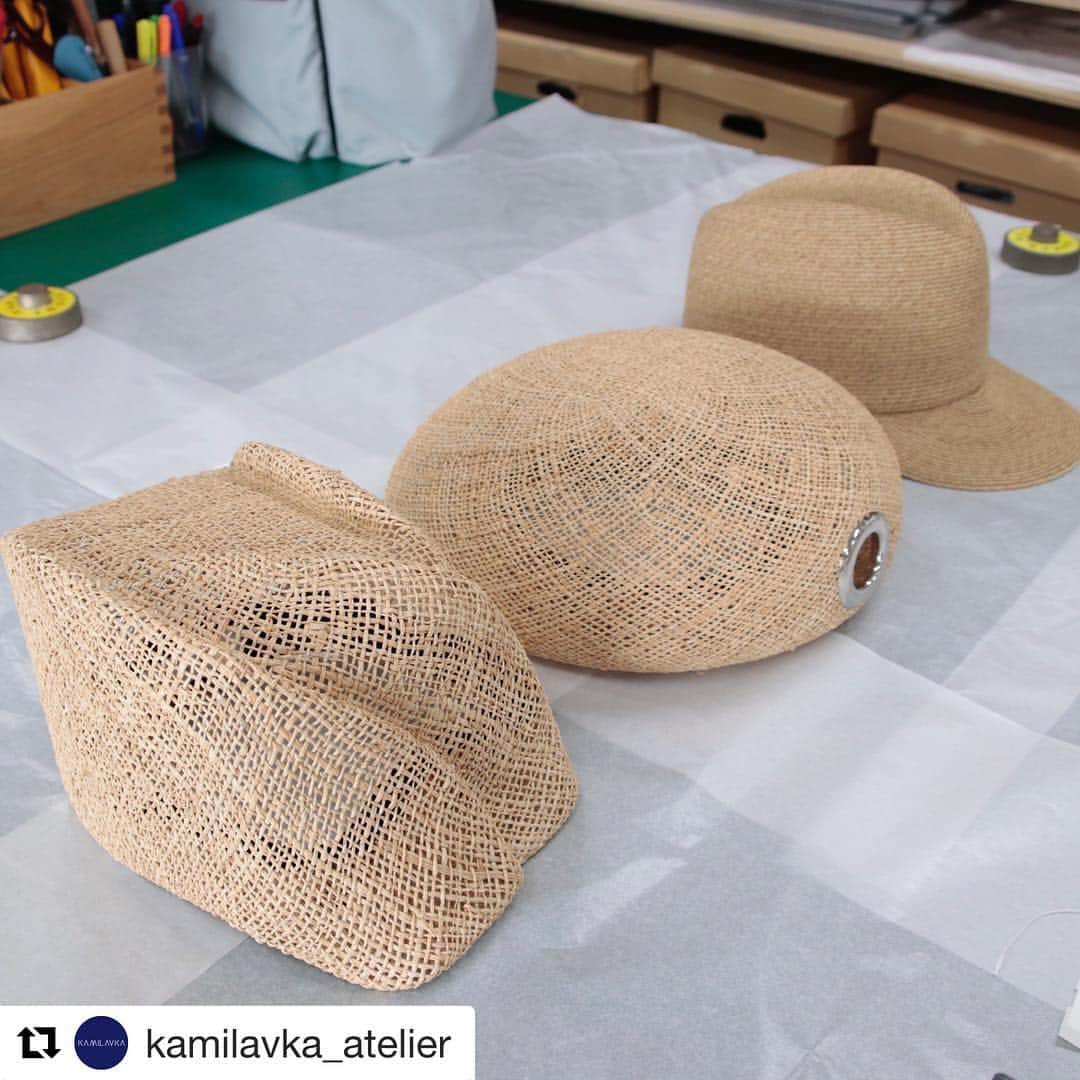 のインスタグラム：「@kamilavka_atelier での検品を終え、店頭に届いています！  #kamilavka19ss #kamilavka #warped #eyeletberet #pocketcap #cap #hat」