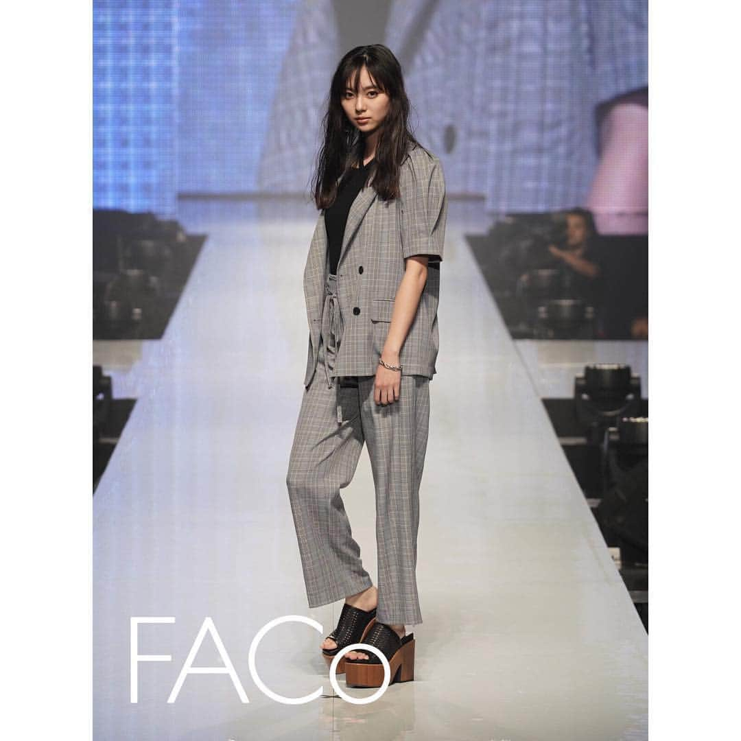 EMODAさんのインスタグラム写真 - (EMODAInstagram)「ㅤㅤㅤ 【FACo】 ㅤㅤㅤ FUKUOKA ASIA COLLECTION 2019 SPRING/SUMMER  #Reportㅤㅤㅤ ㅤㅤㅤ -MODEL- ・新川優愛ㅤㅤㅤ  ㅤㅤㅤ ・Niki @__niki22 ㅤㅤㅤ  ㅤㅤㅤㅤㅤㅤ #EMODA #FACo #新川優愛  #Niki」4月8日 14時43分 - emoda_official