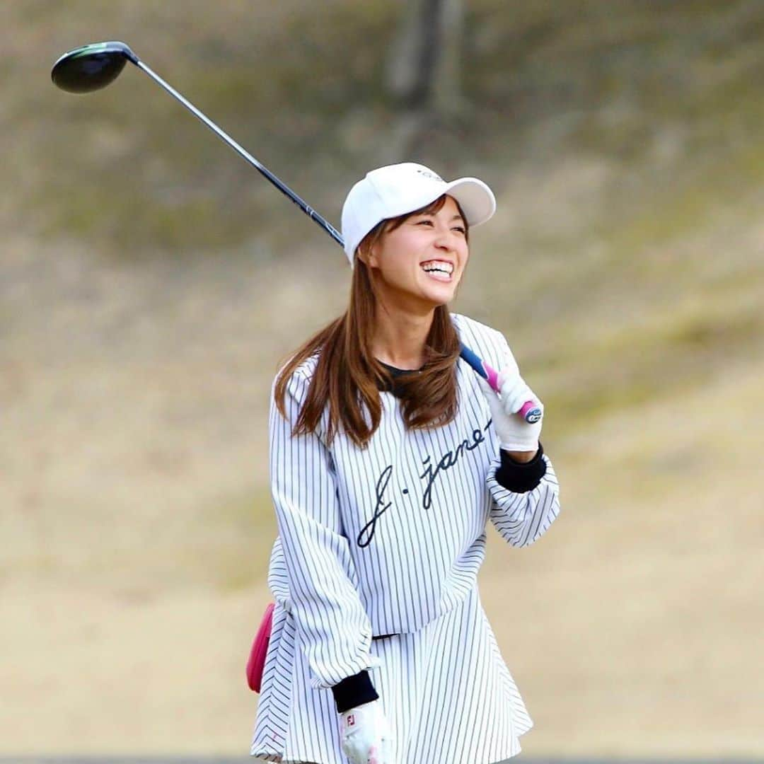 高沢奈苗さんのインスタグラム写真 - (高沢奈苗Instagram)「先日の #sj_cup ⛳️ . 真中カメラマン😎✨が撮ってくれた写真💛 . リアルなリアクションの写真って普段なかなか撮れないから貴重😊✨ . . こういった写真貰うと嬉しい😃🌸 . . . #golf #jjane #shuclia #vividgolf  #ゴルフ #ゴルフコンペ #シュークリア #麹町ゴルフクラブ #ゴルフ女子 #ビビゴルフ」4月8日 14時52分 - nanaetakasawa