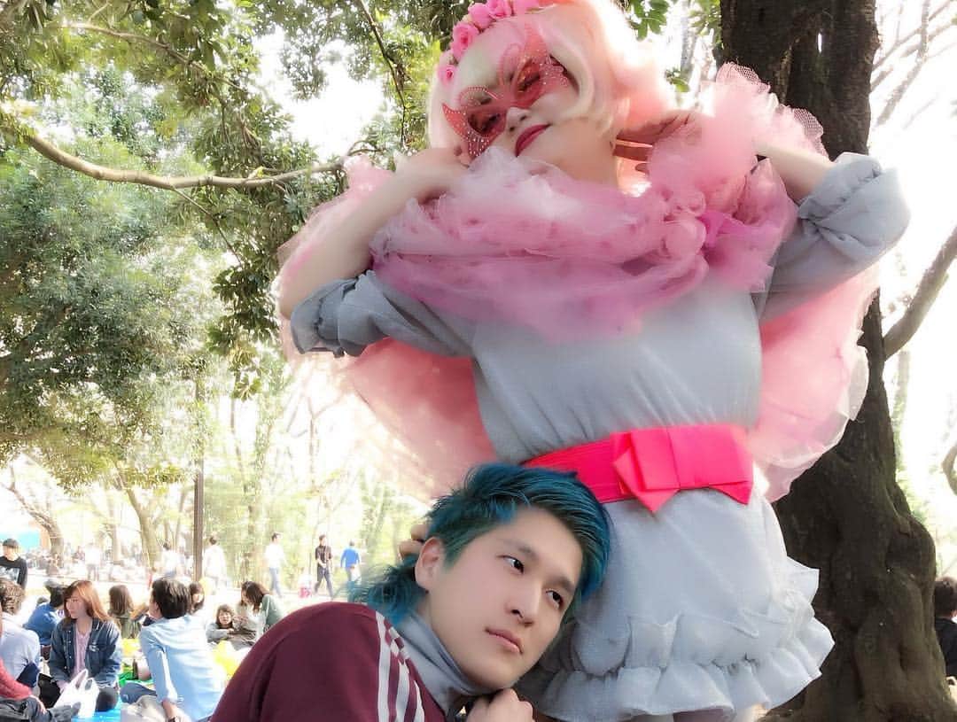 ジュン中山さんのインスタグラム写真 - (ジュン中山Instagram)「Last Hanami party in 2019 thanks 🦄🌈🙏✨💕@danisomura  I was wearing @steven_perfidia new wig for this and perfect with cherry blossoms 🌸 And happy to see #makotoaida #会田誠 先生✨🌸💗 #instagood #likeforme」4月8日 15時01分 - junnakayama
