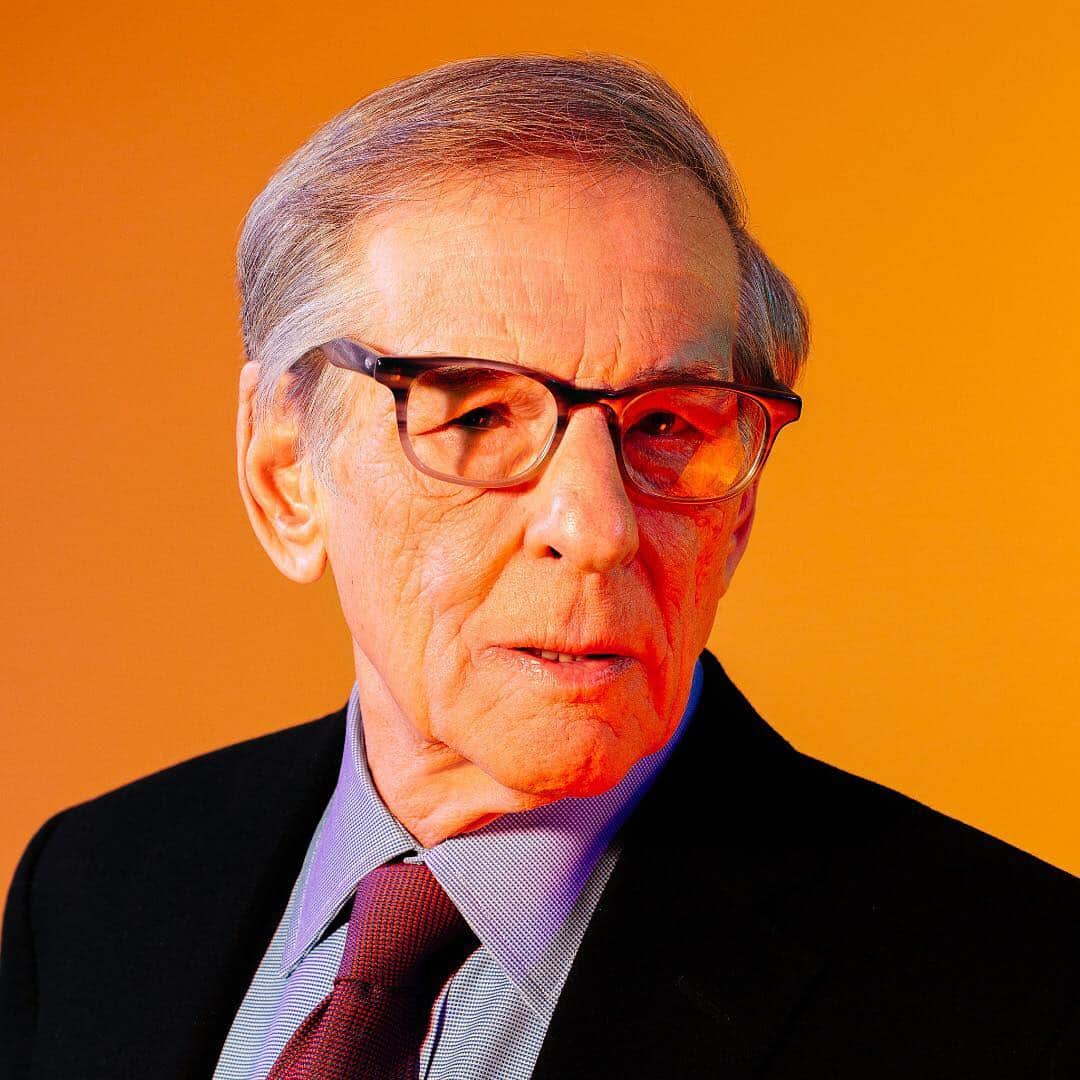 ニューヨーク・タイムズさんのインスタグラム写真 - (ニューヨーク・タイムズInstagram)「“Power reveals,” said Robert Caro. “Do I want people to know that? Yes.” Robert, 83, wrote “The Power Broker,” about the New York public servant Robert Moses, responsible for nearly 50 years of sweeping development projects, and the multivolume “The Years of Lyndon Johnson.” His new book, “Working,” is a precise and detailed set of recollections about his painstaking, near-mythically thorough job of researching, interviewing and writing about political figures. “I feel that I’ve learned about researching power, about how power is obtained, about power is used and how it’s abused,” Robert said, “and I wanted to share some things.” Our @nytmag Talk columnist David Marchese recently sat down with Robert to discuss the means and ends of #power. Visit the link in our profile to read more. @mamadivisuals shot this photo.」4月8日 6時25分 - nytimes