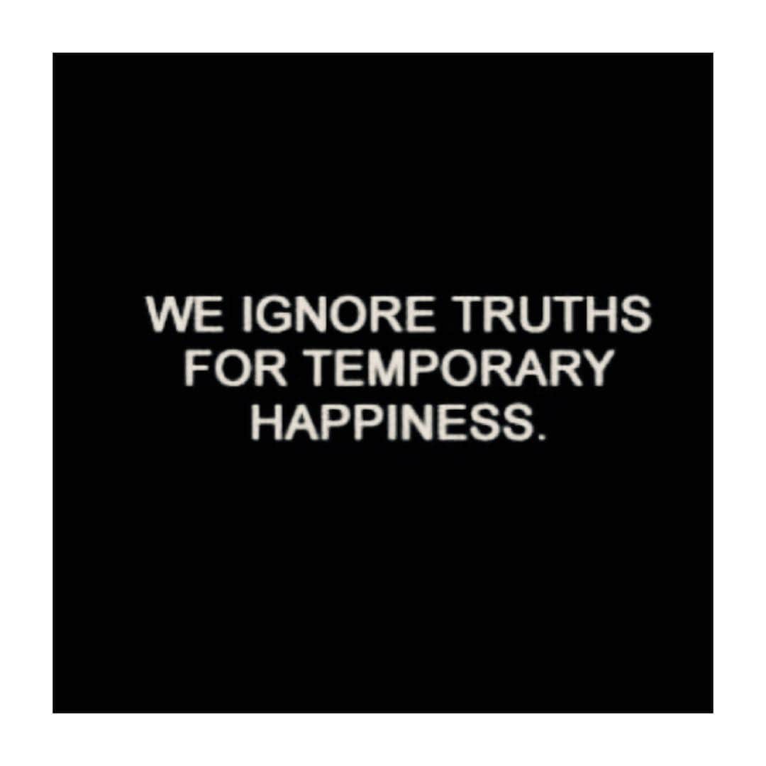 ナタリア・コルドバ・バックリーのインスタグラム：「AKA temporary success or comfort.  There are other ways to reach your personal success than to use the wrongdoer, the bully, the culprit to serve yourself, your path, your career, your ascendence, by choosing to be unaware of how these acts hurt the rest of the people around you.  Take a moment to ask yourself, who in my life participates in oppressing and abusing others with their language, behavior and actions?  Ask yourself, how you contribute to the empowerment of such people.  Ask yourself if you are uplifting someone who abuses others with their given power.  Finally, stop ignoring truths for your comfort and ask yourself how you can help fuel the change.  Unselfishness and understanding that you are a reflection of what you empower is how we change this unjust, unfair state of the world.  Don’t just think of YOU, think of those coming after us and rid them of the monsters you faced.」
