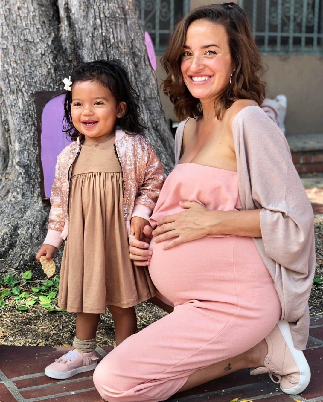 ジェマ・マリンさんのインスタグラム写真 - (ジェマ・マリンInstagram)「Sunday Fun Day💖 . . #pregnant #pregnancy #34weekspregnant #mama #mom #momtobe . 👗 @prettylittlething and @remie.girl 👟 @freshlypicked」4月8日 6時32分 - gemma_marin