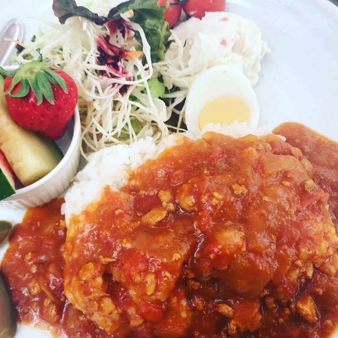 石井元気さんのインスタグラム写真 - (石井元気Instagram)「美味しいご飯たち。  今まで食べたものの中でNo. 1 叩き出しました！！ #鰹のタタキ #鯛 #鯖 #トマトカレー #メロン #美味しい #あきげん #石井元気」4月8日 6時56分 - genkiishii1226