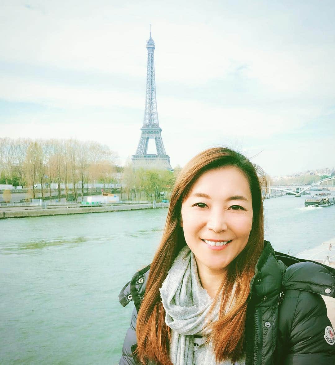 日々野真理さんのインスタグラム写真 - (日々野真理Instagram)「Paris✨ ここからのエッフェル塔の眺めも大好きです。移動日の朝、ホテルから散歩。 ・ #パリ #paris  #フランス #france #エッフェル塔 #eiffletower  #セーヌ川 #seineriver」4月8日 6時51分 - marihibino1031