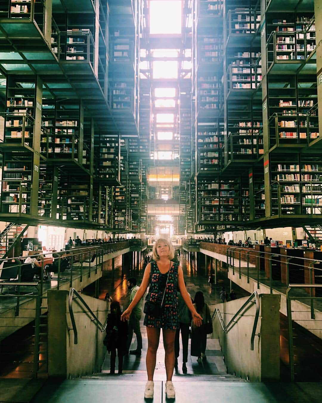 リトル・ブーツさんのインスタグラム写真 - (リトル・ブーツInstagram)「In my happy place 📚 📸 @nosirromdivad . . . #bibliotecavasconcelos #bibliotecas #library #librariesofinstagram #bookstagram #mexicocity #cdmx #mexicocitylibrary #booksbooksbooks #happyplace」4月8日 6時51分 - littlebootsmusic