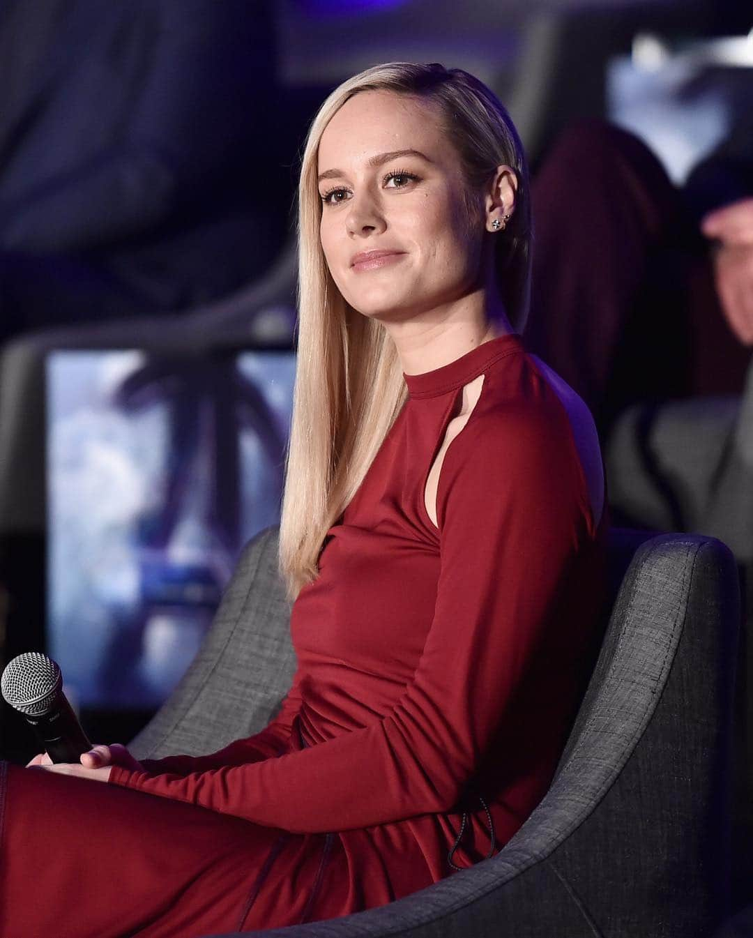 Just Jaredさんのインスタグラム写真 - (Just JaredInstagram)「@chrishemsworth, #ChrisEvans, #ScarlettJohansson and @brielarson attend the @avengers global press conference. #ChrisHemsworth #BrieLarson #Avengers Photos: Walt Disney Studios」4月8日 6時59分 - justjared