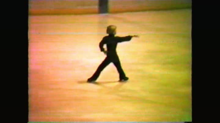 ジェレミー・アボットのインスタグラム：「Happy Sunday y’all. Pay tribute to that little kid in you still dreaming!  I think I had better skating skills at 7 than I do now 🤷🏼‍♂️ I truly had no clue baby Jeremy was so good! #jeremyabbott #figureskating #throwback #firstaxel #spreadeagle #sitspin #skillsfordays #colorado #pueblo #allison #skatingmom #skatingparents」