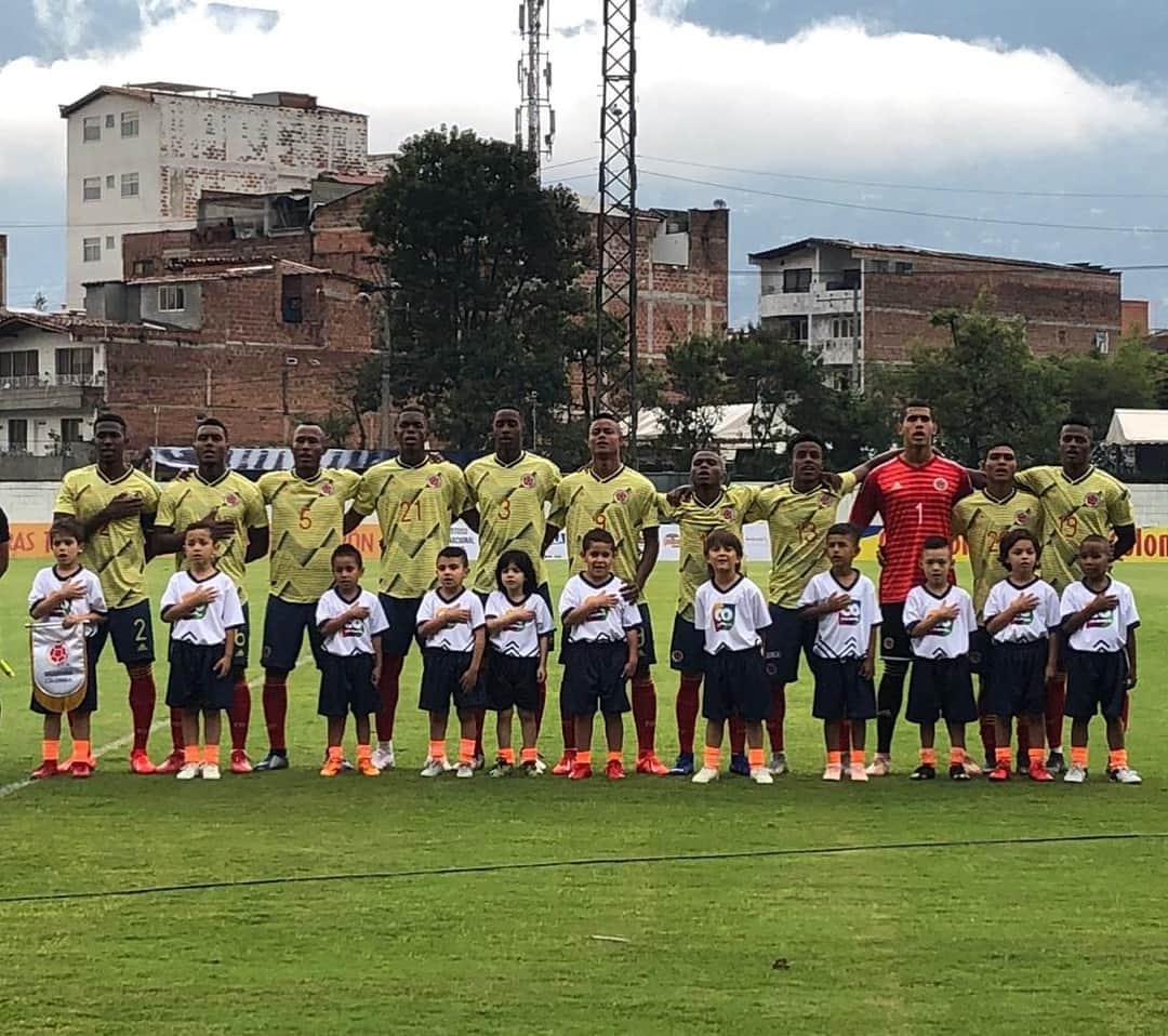 サッカー コロンビア代表チームのインスタグラム：「Selección Colombia Masculina Sub-20 derrotó a @fepafut en segundo amistoso. https://bit.ly/2WPNRj5」