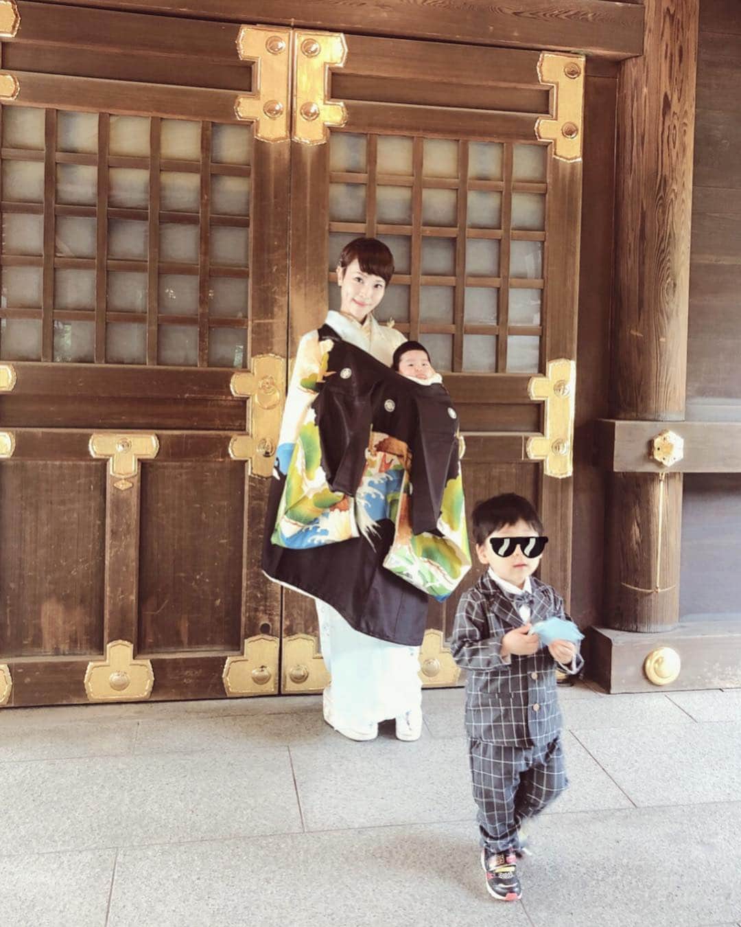 清川あさみさんのインスタグラム写真 - (清川あさみInstagram)「週末はお宮参り。無事に終わりました✨お天気にも恵まれ、皆んな大集合でチビくんも嬉しそう。次男くんも頑張りました👏 #平安神宮 #チビくんも張り切って #お宮参り #成長が楽しみ #男の子２人」4月8日 7時26分 - asami_kiyokawa