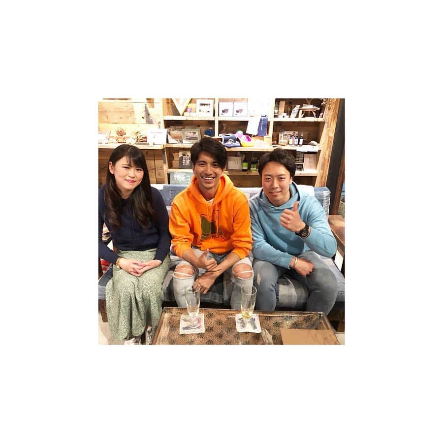 幸太さんのインスタグラム写真 - (幸太Instagram)「charged & relax weekend w good friends  この週末は久しぶりに沢山の友達に会えましたー  いつも集まる仲間はもちろん‼️ 海外から久しぶりに帰国中の人、誕生日の人、応援してくれてる初めましての方が店に来てくれたり、遠くから家族で来てくれた仲間、、、 その合間には海にも浸かれて…🏄‍♂️ 天気も良かったし、なんだかHAPPYで最高の週末でしたぁー😙  さっ、あいにくの天気ですが 今週も笑顔で楽しんでいきますよー🤙🏿👍🏿🙏🏿 #weekendtime #friends #myfamily #smile #lifestyle #model #surfer #cafe #hairsalon #owner  #週末時間 #仲間との時間 #久しぶりに #会える仲間も居て #最高に #リラックスした時間 #笑顔が大事 #わらうかどには福来たる  #モデル #サーファー #美容マニア #カフェオーナー #ヘアサロンオーナー #幸太」4月8日 7時28分 - kotawave