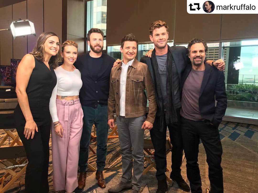 Good Morning Americaさんのインスタグラム写真 - (Good Morning AmericaInstagram)「Cast sit down with the @avengers  THIS WEEK ON @goodmorningamerica! #AvengersEndGame  #repost @markruffalo ・・・ #AvengersEndgame press day 2️⃣! Love being with these incredible people 💚」4月8日 7時35分 - goodmorningamerica