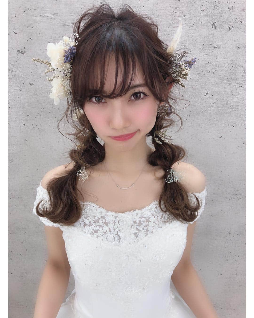 堀井大輔さんのインスタグラム写真 - (堀井大輔Instagram)「#ホリーカタログ ・ ツインテール ・ ベースはコテで半回転つけて くくってます。 ・ 6/25東京ヘアアレンジセミナー。 沢山の問い合わせありがとうございます🙇‍♂️ 現在19名。 あと1名のみ募集してます🙇‍♂️ DMにお問い合わせください🙇‍♂️🙇‍♂️ ・ ・ #クラウンヘアー#天白区#名古屋 #日進市 #美容師#ファッション #ヘアセット#セット#ヘアアレンジ #東京 #沖縄 #北海道 #大阪 #プレ花嫁 #福岡 #ウェディングドレス #名古屋美容師 #ハナコレストーリー #ウェディングニュース #コテ巻き #巻き髪 #名古屋美容師求人 #アップスタイル #まとめ髪 #おだんご #編みおろし #Dressy花嫁 #プラコレ」4月8日 7時50分 - daisuke_5511