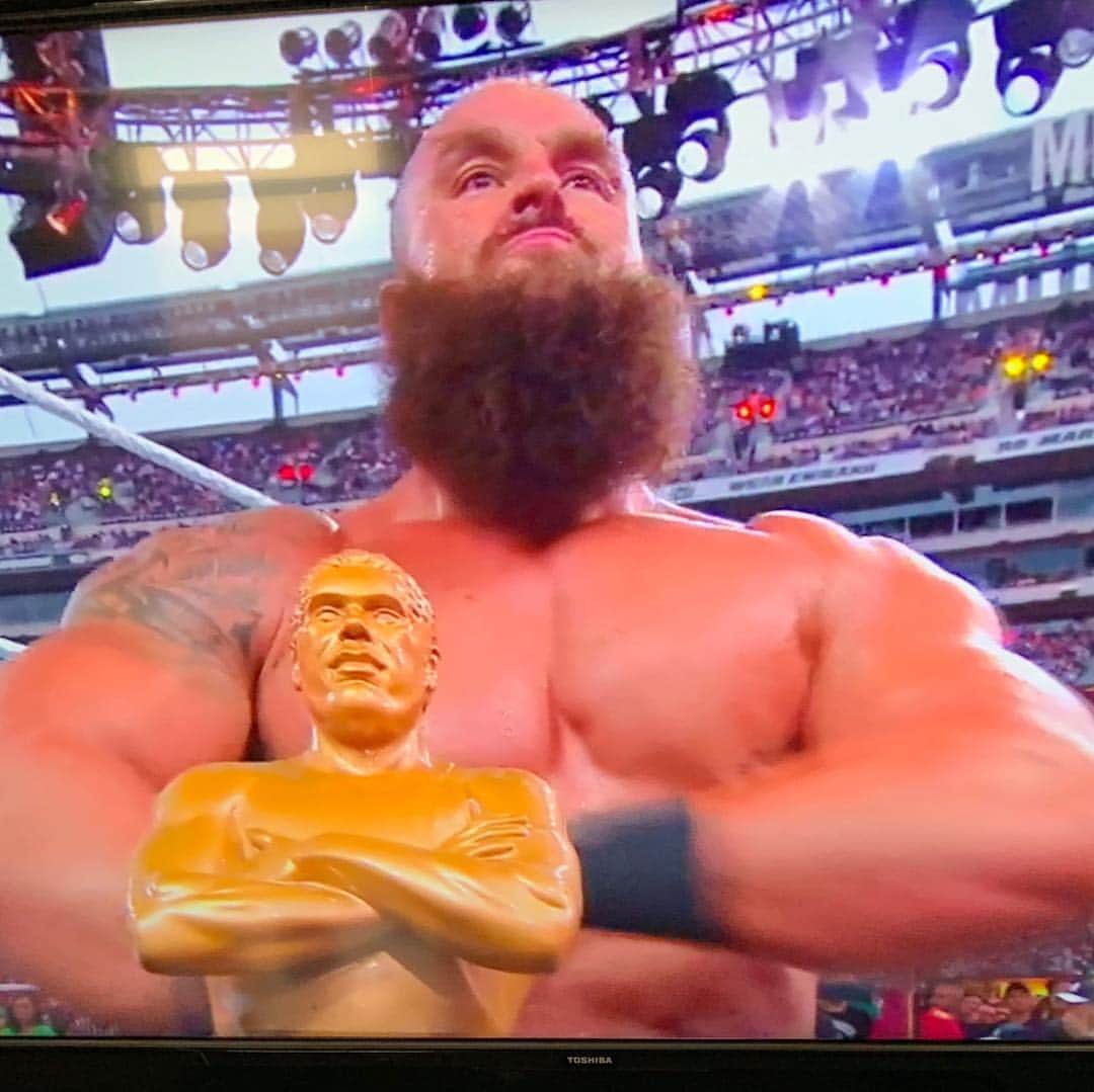 のインスタグラム：「‪And the winner of #AndreBattleRoyal is @BraunStrowman 👊🏼 ‬ ‪It wasn’t easy for anyone against that mountain of a man #WrestleMania‬」