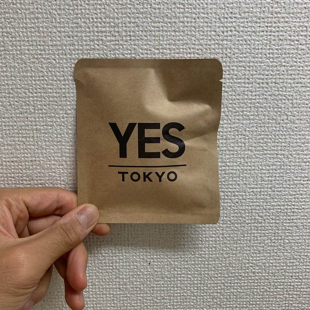 長谷川悠さんのインスタグラム写真 - (長谷川悠Instagram)「一時期怪我が多かった僕自身が気をつけていること。  身体を温める事。 毎日飲むお茶を黒焼きの玄米茶を飲んでます。 毎日飲んでるyes Tokyoの玄米茶。  中目黒のお店ではいろんなクレンズジュースや、ヨガも。 健康的に明るく生きれるように常に考えてる向上心がとても楽しいお店。  お店が三周年のようでおめでとうございます㊗️ みなさん東京に行った際は是非。 #爽やかなスタッフが笑顔も提供してくれます。」4月8日 7時59分 - haseyu.com18