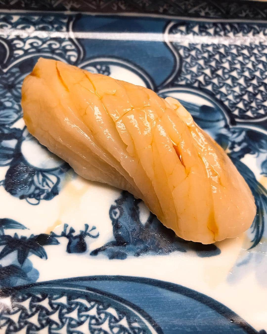 Rodner Figueroaさんのインスタグラム写真 - (Rodner FigueroaInstagram)「Ginza Aoki Sushi!!! 🍣 🇯🇵 The most discreet, artful and delightful dining experience!!! Culinary tradition!!! 👌🏼 Una experiencia culinaria discreta, elegante, deliciosa y tradicional en Aoki Sushi en Ginza!!! #aokisushi #sushi #tokyo #japan #foodie #sushiaoki」4月8日 8時02分 - rodnerfigueroa