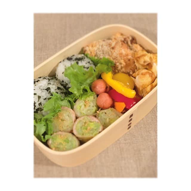 前田ゆかのインスタグラム：「新学期になり お弁当もスタートです！ ・ ・ ・ 2年生になって学食を利用する機会も 増えるのかな？  #お弁当生活 #男子弁当 #わっぱ弁当 #ノンフライヤー #bento #maeyukabento #maeyukareshipi」