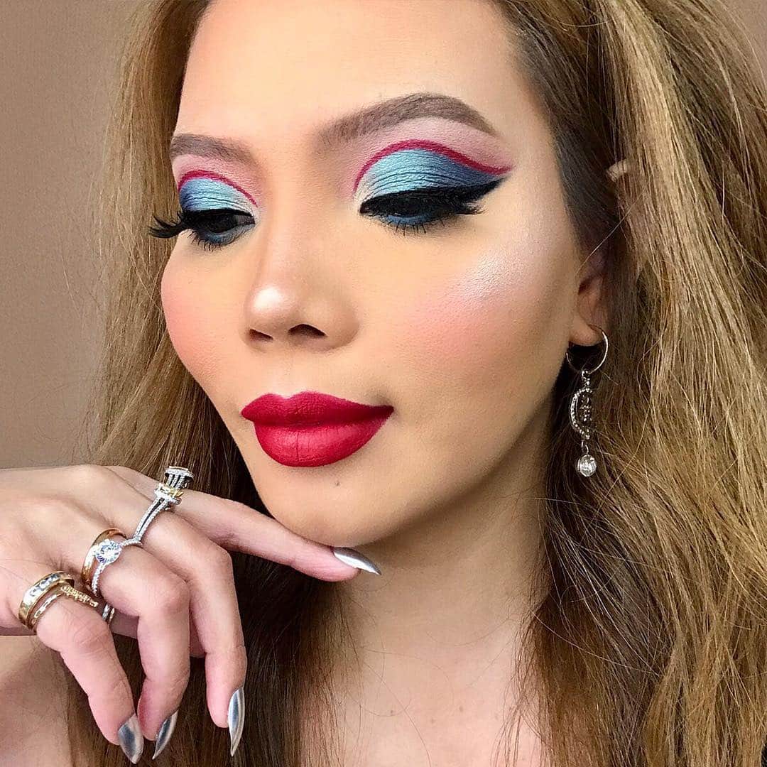 ULTA Beautyさんのインスタグラム写真 - (ULTA BeautyInstagram)「Ulta Beauties... ASSEMBLE! 💪Watch @anneprettyness, @strashme and @madeyewlook create looks inspired by some of our favorite heroes using the Ulta Beauty x Marvel's Avengers Collection. Get it online and in stores now, and be sure to catch @marvelstudios #AvengersEndgame in theaters April 26! #ultabeauty #AssembleAtUltaBeauty」4月8日 8時10分 - ultabeauty