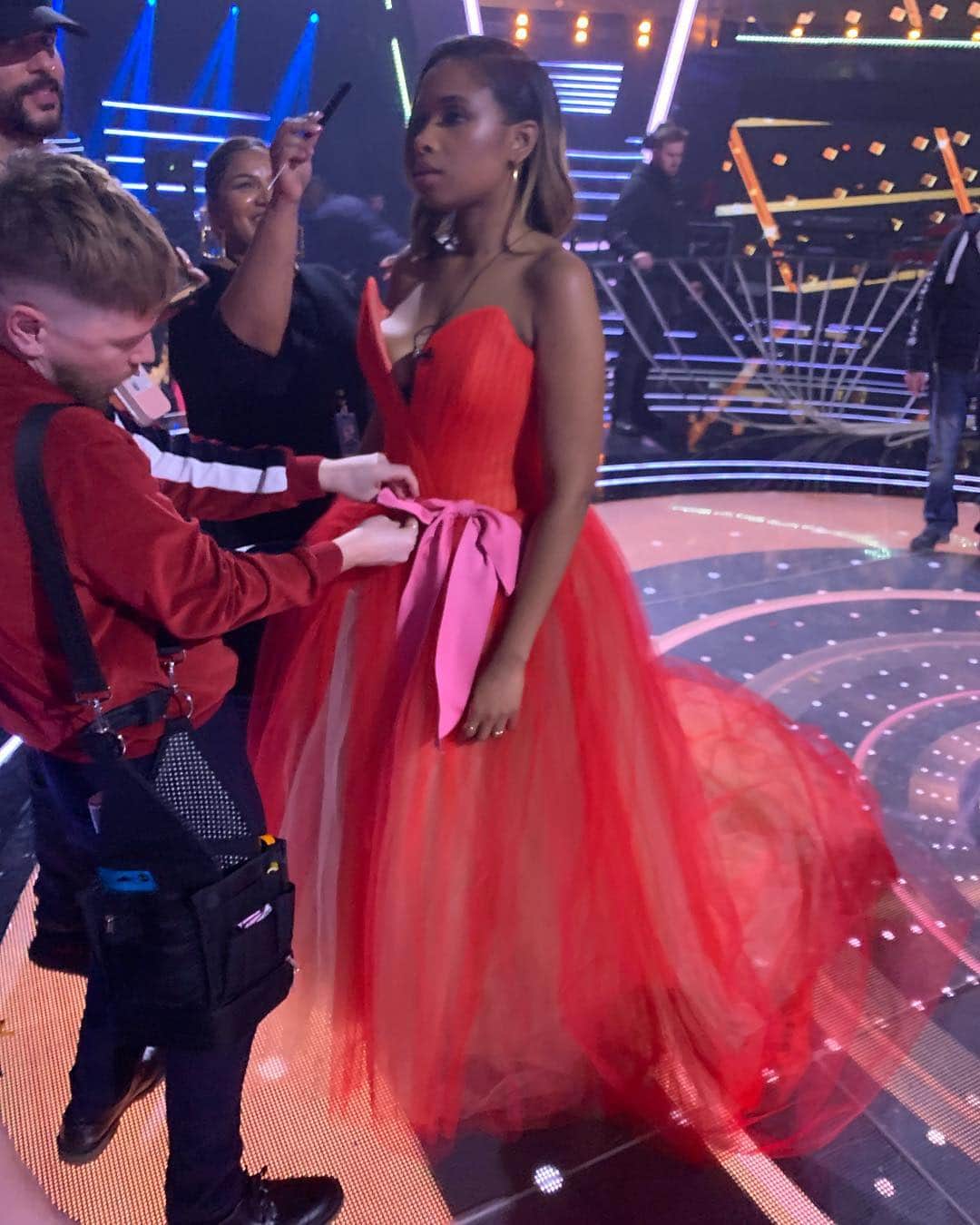 ジェニファー・ハドソンさんのインスタグラム写真 - (ジェニファー・ハドソンInstagram)「@thevoiceuk production and amazing follow coaches @iamwill  @ollymurs @realsirtomjones what a ride!!!!」4月8日 8時13分 - iamjhud