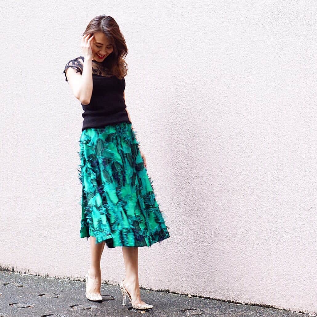増山敬子さんのインスタグラム写真 - (増山敬子Instagram)「goodmorning! * 一枚で主役になれるジャガードスカート♡ blogにお洋服の詳細載せました💁🏼‍♀️」4月8日 8時17分 - keikomasuyama