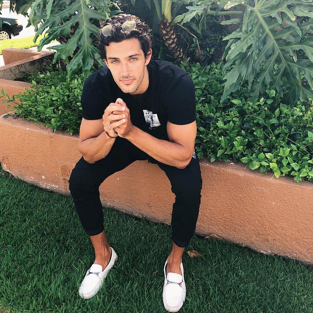 Steven Kellyのインスタグラム：「Usually geeked —>」