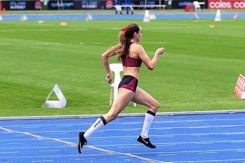 Ellie BEERさんのインスタグラム写真 - (Ellie BEERInstagram)「What an amazing end to the season, a PB & the chance to compete alongside the best of athletes. A massive thank you to everyone out there for their great support, particularly @Viking_athletics_ & my parents! I appreciate it so much!! Also a massive congrats to everyone, including the officials, managers & coaches! Bring on next season 👊🏻💚 #thisisathletics」4月8日 8時21分 - elbellbeer
