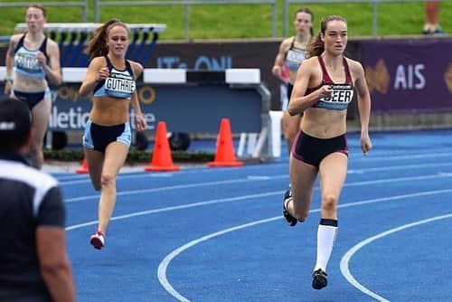 Ellie BEERさんのインスタグラム写真 - (Ellie BEERInstagram)「What an amazing end to the season, a PB & the chance to compete alongside the best of athletes. A massive thank you to everyone out there for their great support, particularly @Viking_athletics_ & my parents! I appreciate it so much!! Also a massive congrats to everyone, including the officials, managers & coaches! Bring on next season 👊🏻💚 #thisisathletics」4月8日 8時21分 - elbellbeer