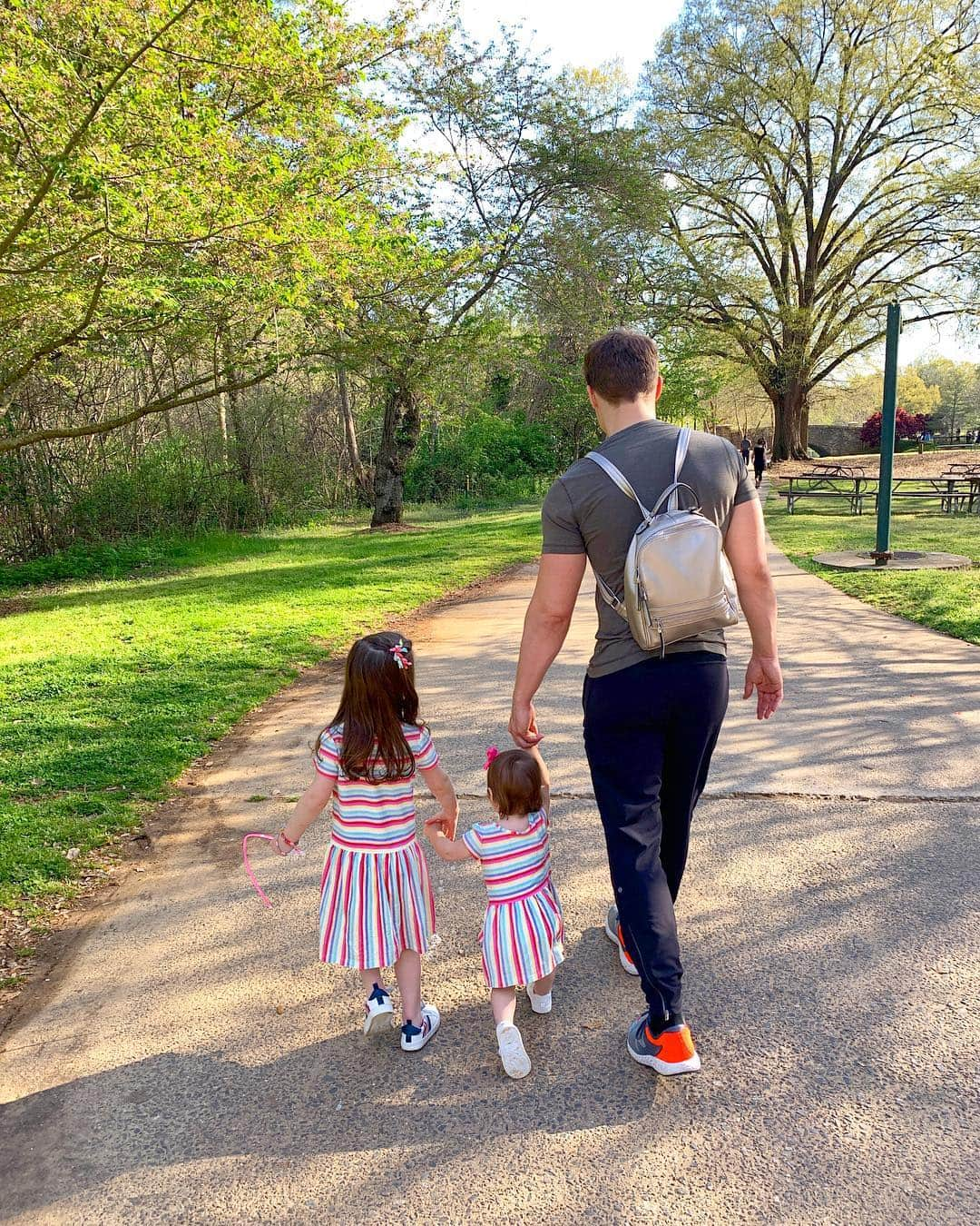 ノーラン・ジェラード・ファンクのインスタグラム：「New backpack, new daughters」