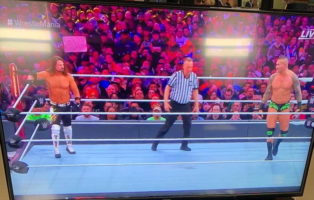のインスタグラム：「‪@Ajstylesp1 v @RandyOrton which one do you want to win the singles match? The Phenomenal One or The Viper? ‬ ‪I’m going for AJ Styles 💪🏼😄‬ ‪#Wrestlemania ‬」