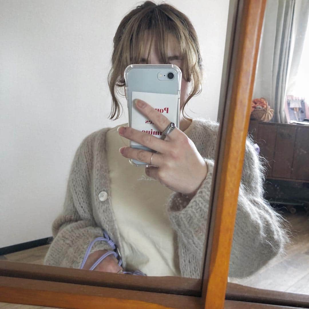 erinaさんのインスタグラム写真 - (erinaInstagram)「この色のLULU T 今年もヘビロテしそうだな〰︎ ❤︎ カーディガン 新調したくて可愛いの探し中 🙃 緊張気味な息子を見てる私も緊張した 初登校。 帰ってきてからお話聞くのが楽しみだ〜 ・ ・ ・ #ファッション#コーデ#ママコーデ#ベージュコーデ#大人カジュアル#おしゃれさんと繋がりたい#古着女子#韓国ファッション#sサイズコーデ#低身長コーデ #fashion#code#vintage#editforlulu#hm#koreanfashion#ena_ootd#ootd#followme#instafashion#instagood#ig_japan#rili_tokyo#mery#pressblog#sucle」4月8日 8時49分 - enappi_148