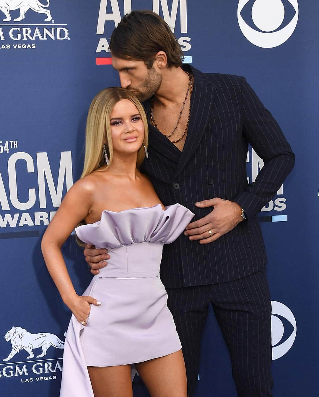 Just Jaredさんのインスタグラム写真 - (Just JaredInstagram)「@marenmorris, in @csiriano, is joined by husband @ryanhurd on the red carpet at the ACM Awards! #MarenMorris #RyanHurd #ACMAwards Photos: Getty」4月8日 8時45分 - justjared