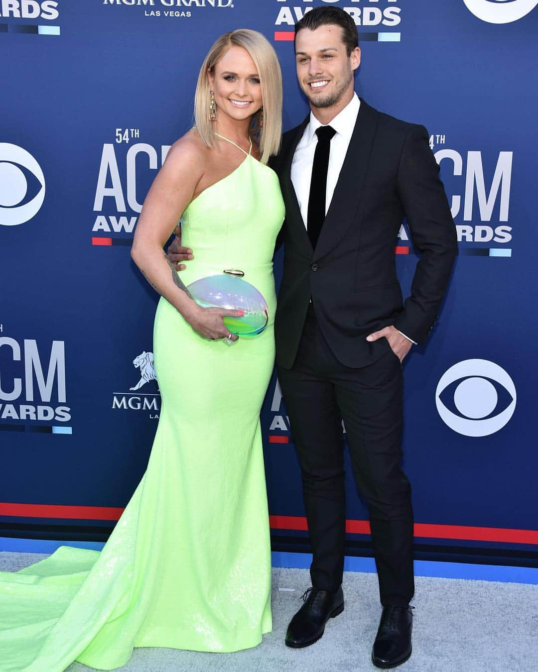 E! Onlineさんのインスタグラム写真 - (E! OnlineInstagram)「ALERT 🚨, Miranda Lambert just made her first red carpet appearance with her police officer husband at the #ACMAwards. Link in bio for everything that's happened since they secretly got married. (📷: Getty Images)」4月8日 8時52分 - enews